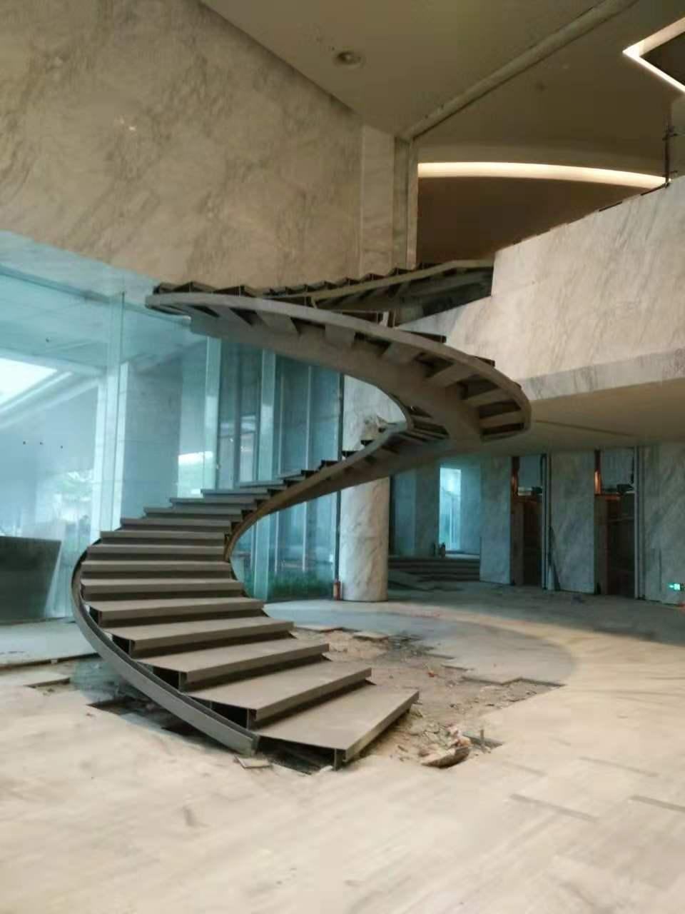 广州南沙越秀喜来登酒店 · 弧形梯梁及踏步骨架安装