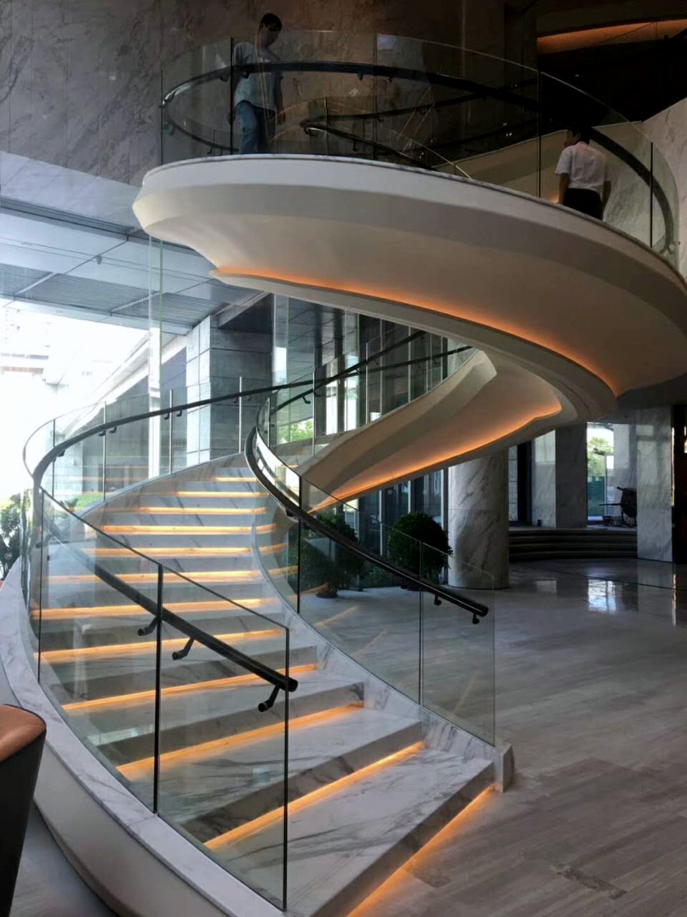 Curved staircase — Sheraton Guangzhou Nansha